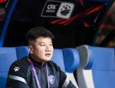 官方宣布，李金羽出任辽宁铁人主帅，前云南玉昆教头回归绿茵战场