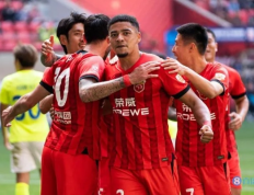 足球报，海港队开年遭遇三连败，中超卫冕之路艰难重重