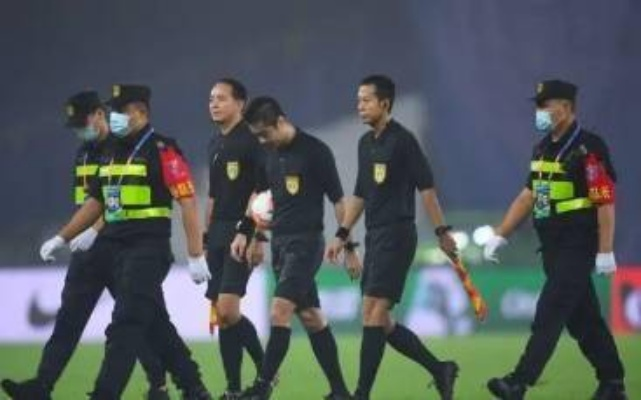 沪媒热议,裁判左右亚冠比赛结果,中国足球缺话语权!