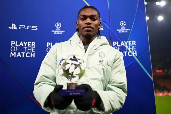 路易斯肌肉拉伤缺席今晚亚冠,米内罗参加合练全力备战