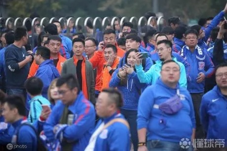 激情远征!超过2000球迷随申花赴横滨,全队士气高涨动力十足