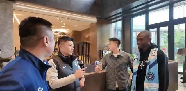 云南边卫曹海清与赵佳楠喜提加盟大连英博,足球新篇章即将开启!